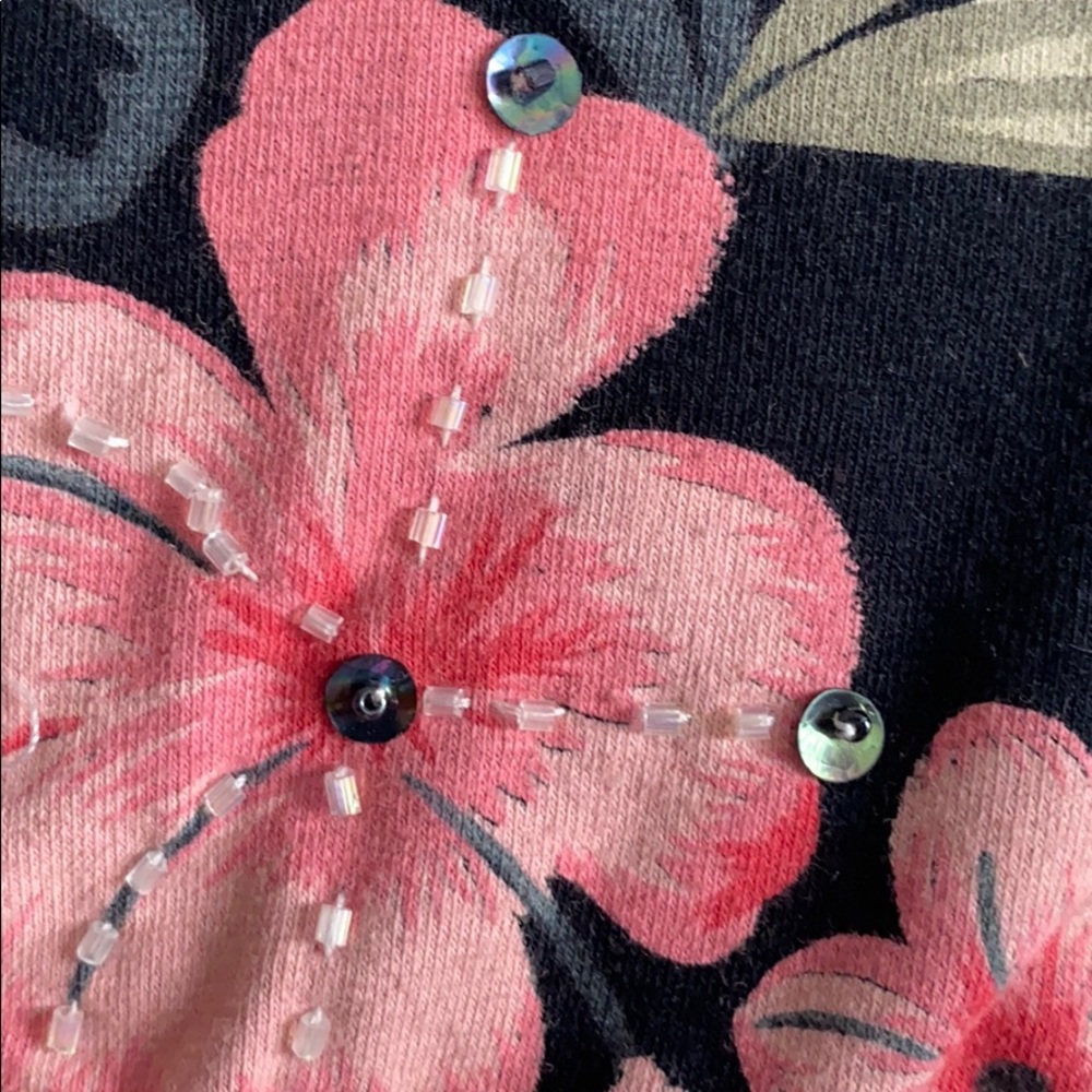 Floral elegant top - Picture 2 of 5